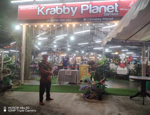 Krabby Planet Steamboat & Grill