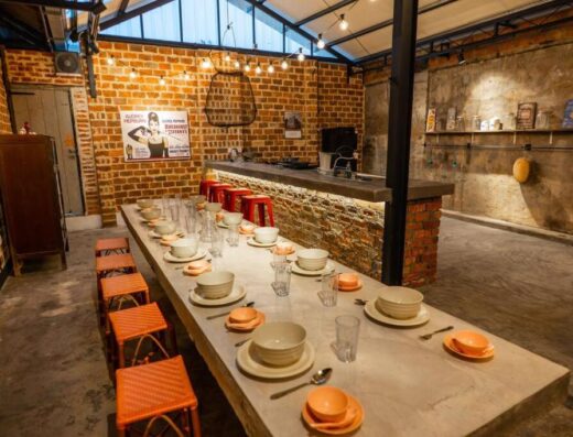 Kluang Swimming Pool Blues 11 Retro Homestay