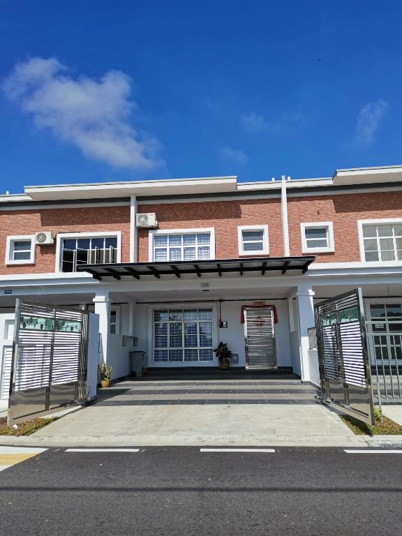 Entire Home at Indahpura, Kulai