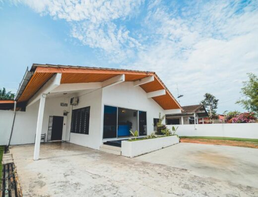 Batu Pahat w Pooltable Villa 4BR16pax by Our Stay