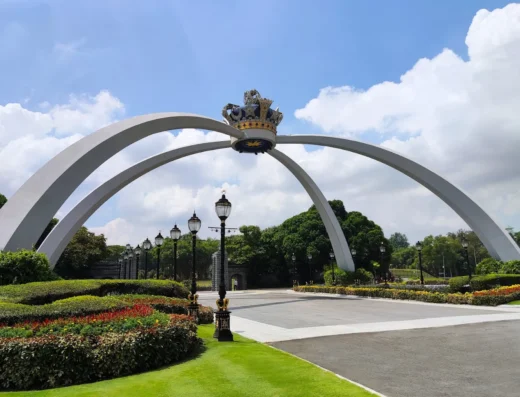 Laman Mahkota Istana Bukit Serene