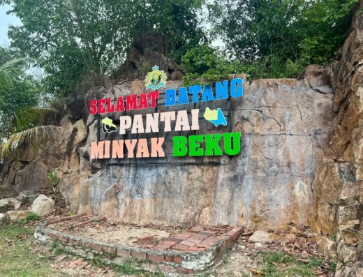 Minyak Beku Beach