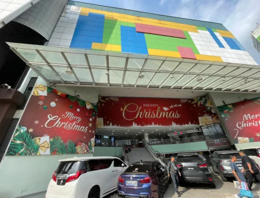 Holiday Plaza