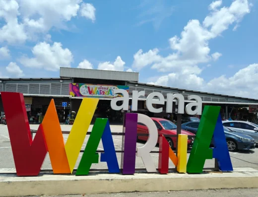Arena Warna Ayer Hitam
